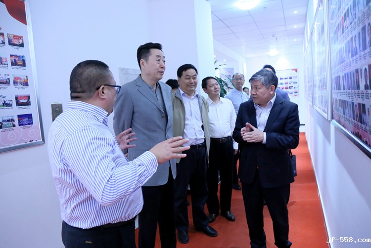 参观“赣商之家”.JPG