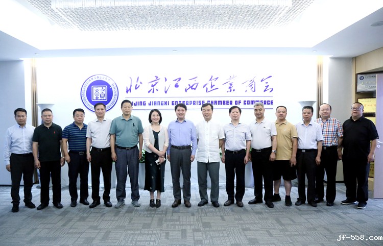 1706459318141770.jpg 与会代表合影.JPG